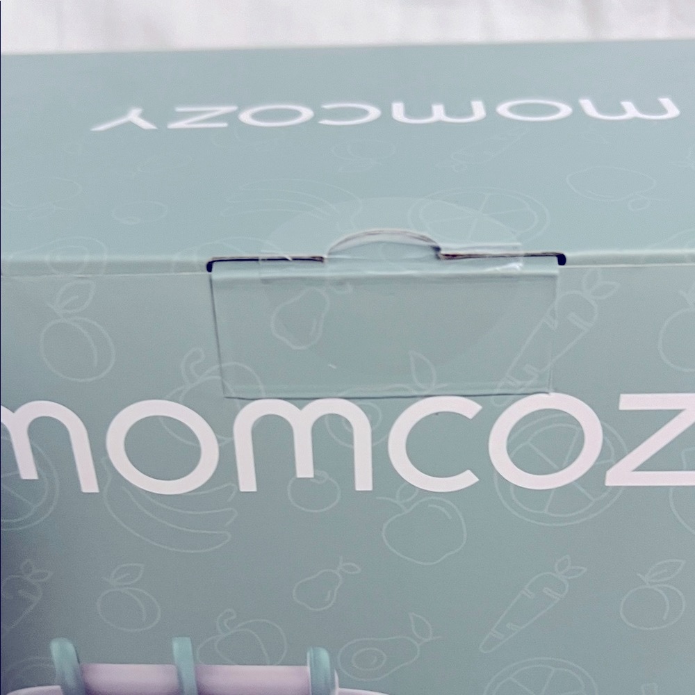 Momcozy Squeeze Station with Reusable Pouches - Mint Green and Cream - Picture 4 of 15